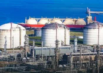 Indonesia Slashes Industrial LNG Prices by 37% to Shield Manufacturers and Protect Jobs