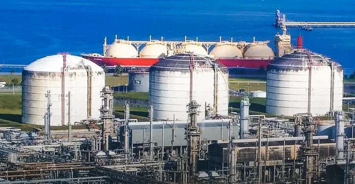 Indonesia Slashes Industrial LNG Prices by 37% to Shield Manufacturers and Protect Jobs
