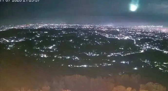 Meteor Lights Up Java Sky, BRIN Reveals Science Behind Mysterious Boom