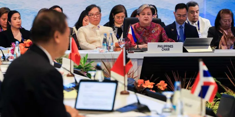 China-Philippines Clash Rocks ASEAN Over South China Sea